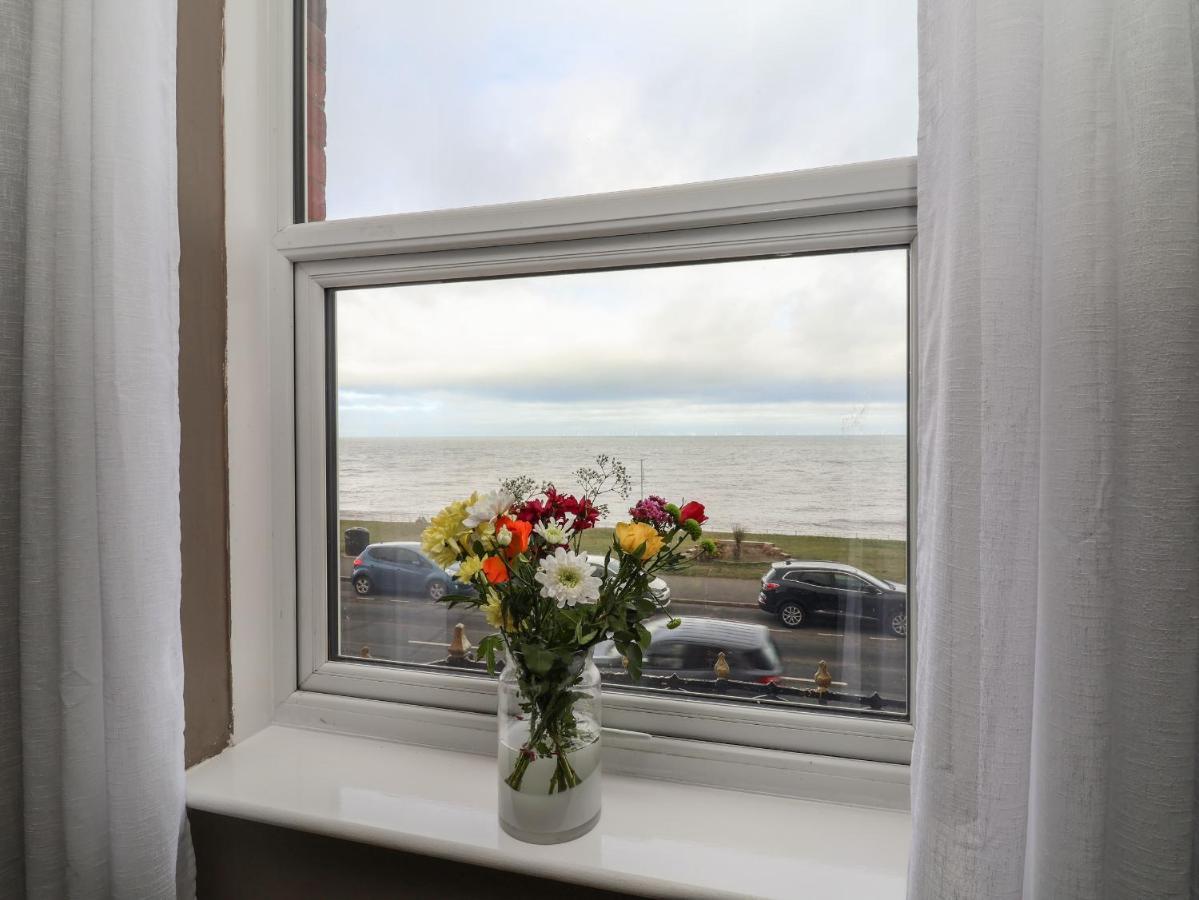Ty Canol Rhyl Esterno foto