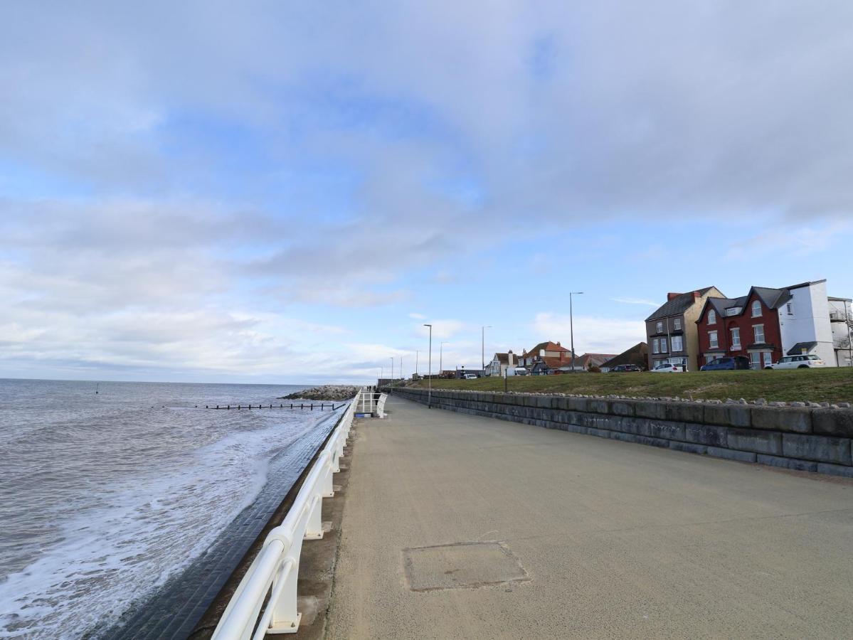 Ty Canol Rhyl Esterno foto